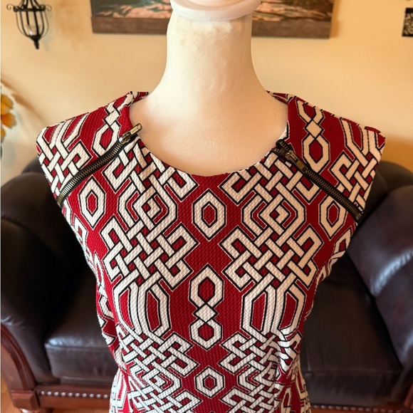 Karin Steven’s Women’s Dress Size 6 Red And White Geometric Pattern Sleeveless - Picture 3 of 16